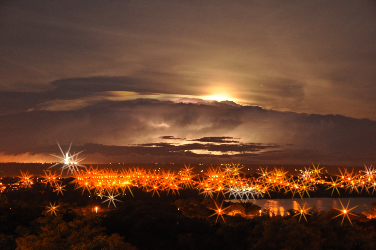 Foto noturna de Brasília